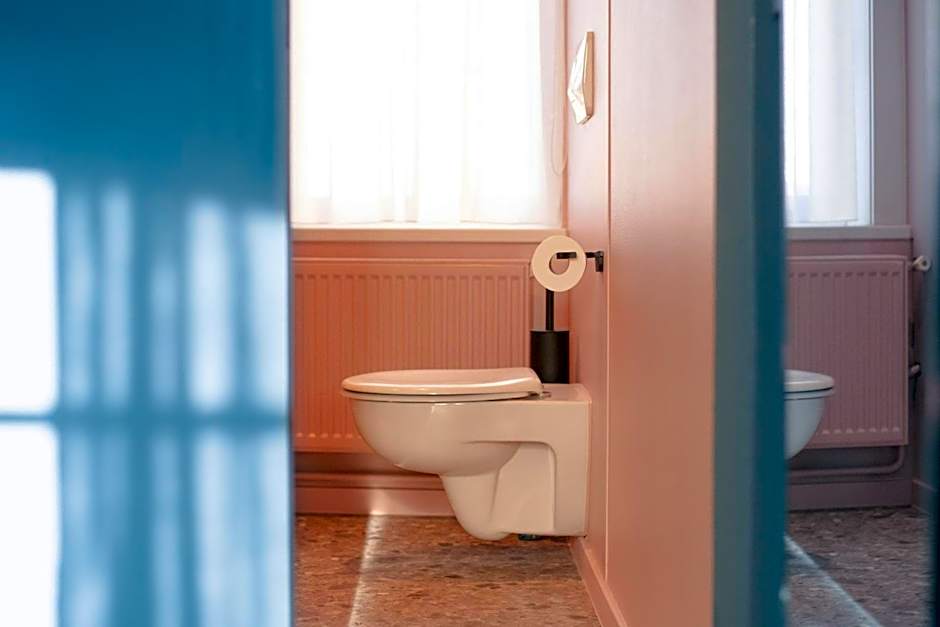 Gillis Eight Guest Rooms by Romy&Travis