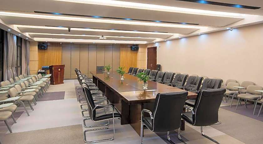 Lavande Hotel Qingyuan Sports Park City Government