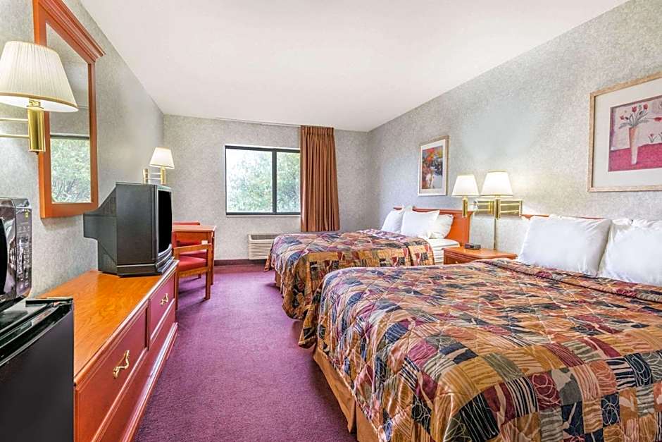 Days Inn by Wyndham Topeka