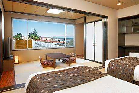 Deluxe Triple Room with Natural Hot Spring Open-air  Bath