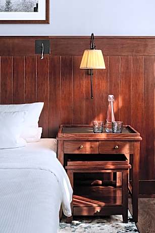 Deluxe Maritime Room with Side River View