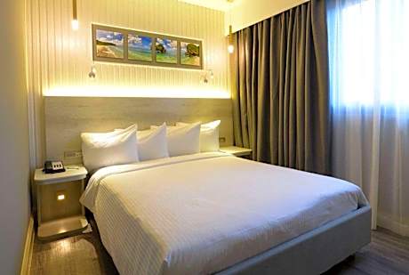 Queen Room - Non-Smoking