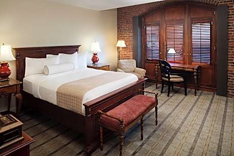 1 Queen Bed, Nonsmoking, Upgrade