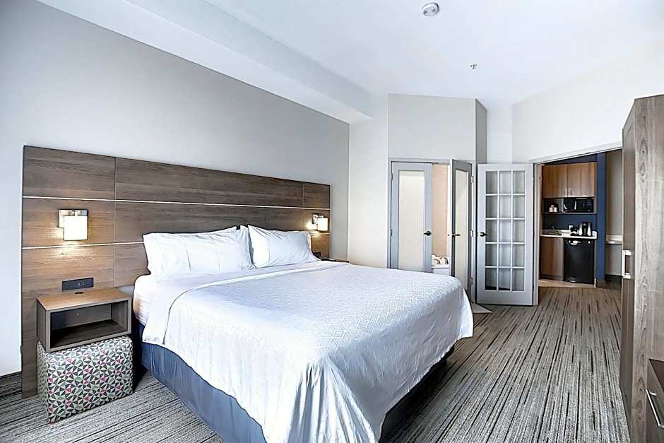 Holiday Inn Express Airport Calgary By IHG