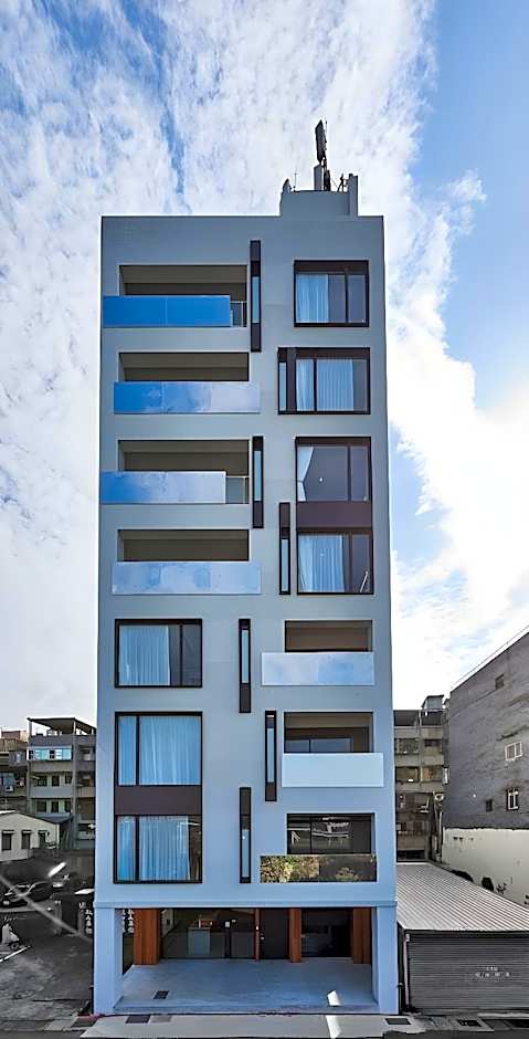 Bouti Waterfront Hotel