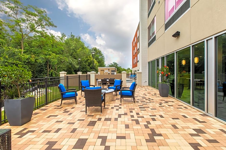 Holiday Inn Express & Suites Greenville S - Piedmont, an IHG Hotel