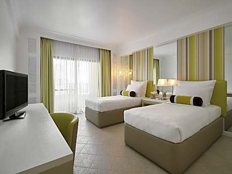 Deluxe Twin Room with Atrium View