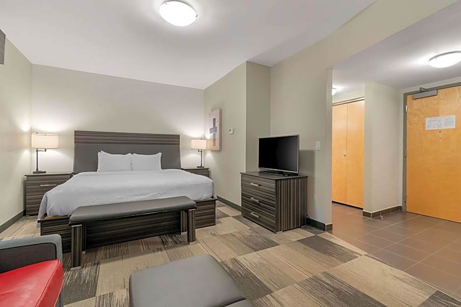 Best Western Plus Airport Inn & Suites