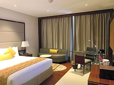 Club King Suite - Lounge Access