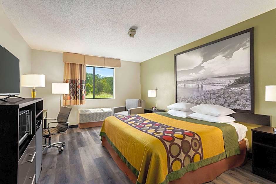 Super 8 by Wyndham Clinton