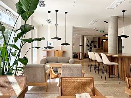 ADELANTE Boutique Hotel