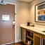Hampton Inn By Hilton & Suites Boston-Waltham