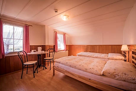 Triple Room with Shared Shower and Toilet