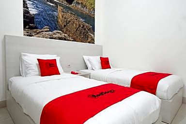 RedDoorz near Mataram University