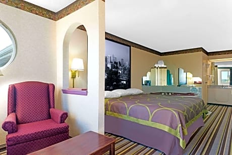 1 King Bed Suite Non-Smoking