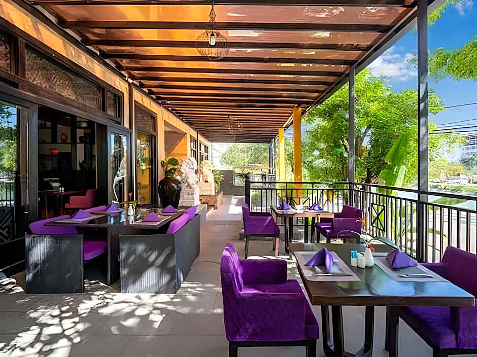 Royal Riverside Hoi An Hotel