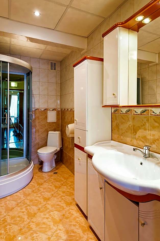 Avenue Hotel
