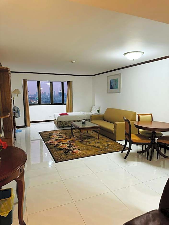 Omni Tower Nana Bangkok - Serviced Apartment on Sukhumvit Soi 4