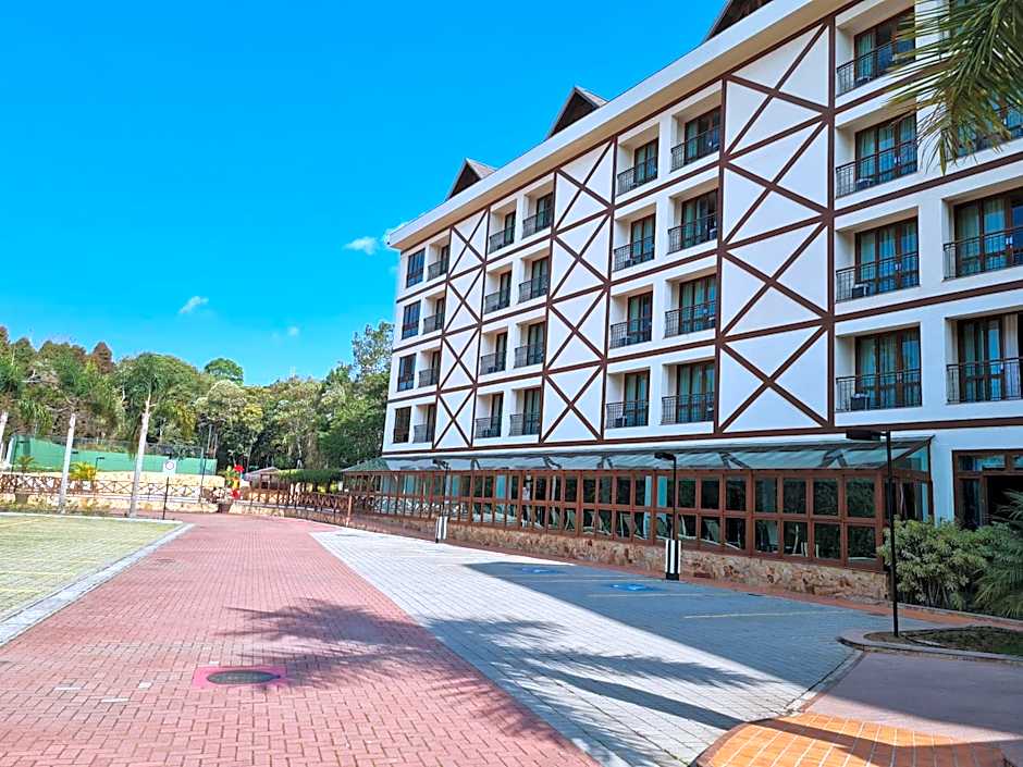 Vista para Pedra Azul e TV de 85''