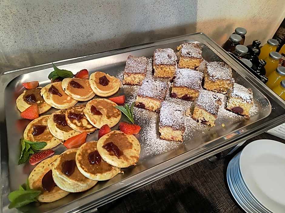 Grand Hotel Senica, Garni