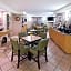 La Quinta Inn & Suites by Wyndham Mid-City