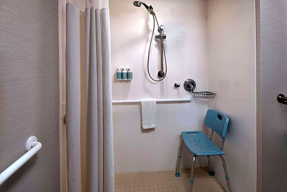 Courtyard by Marriott Omaha Aksarben Village