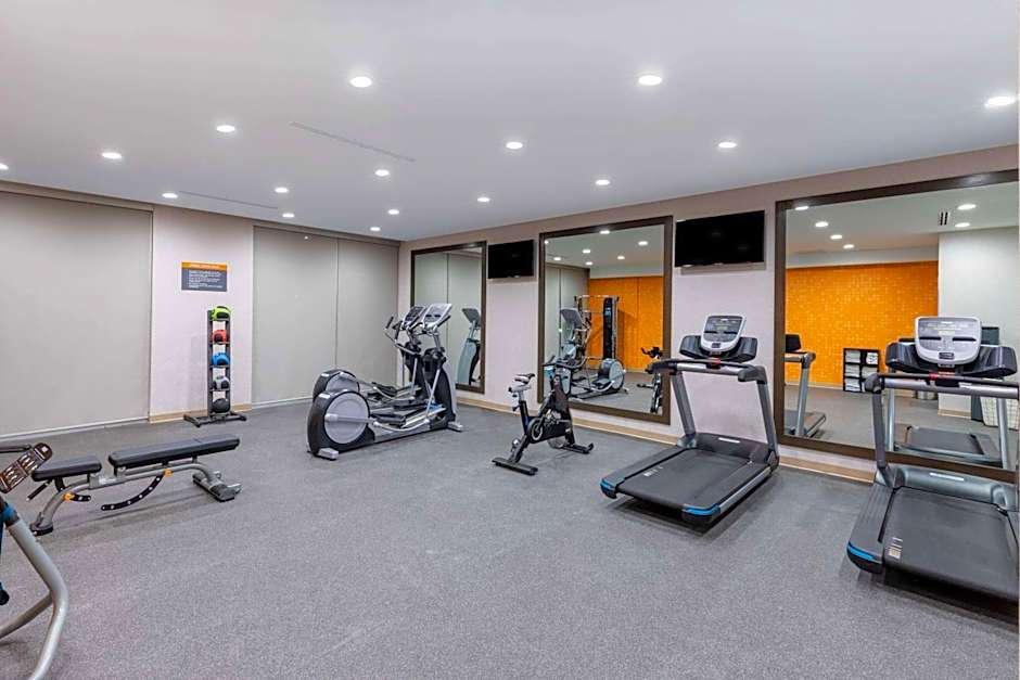 La Quinta Inn & Suites by Wyndham Round Rock near Kalahari