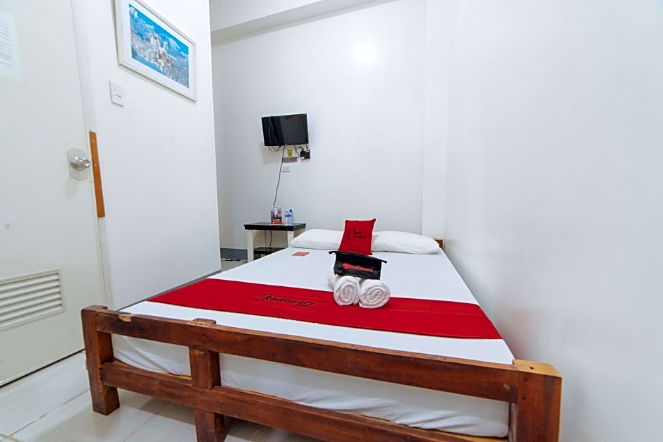 RedDoorz @ Plaza Jaro Iloilo