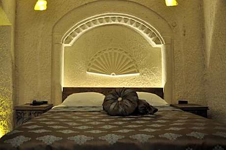 Deluxe Room (2 Adults + 1 Child)