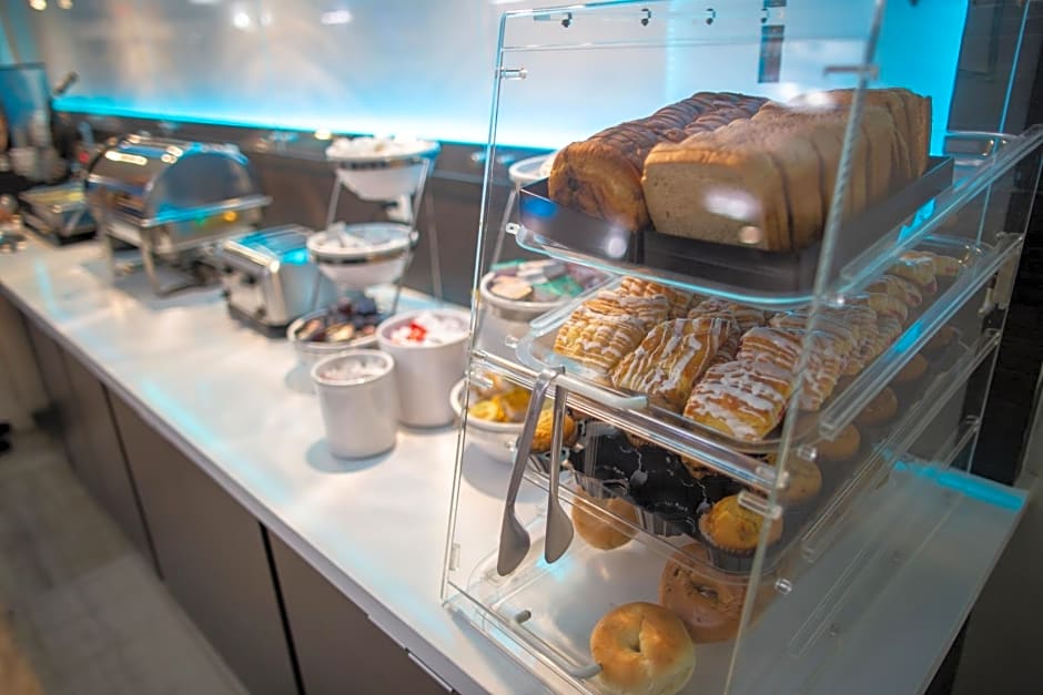 La Quinta Inn & Suites by Wyndham Houston - Normandy