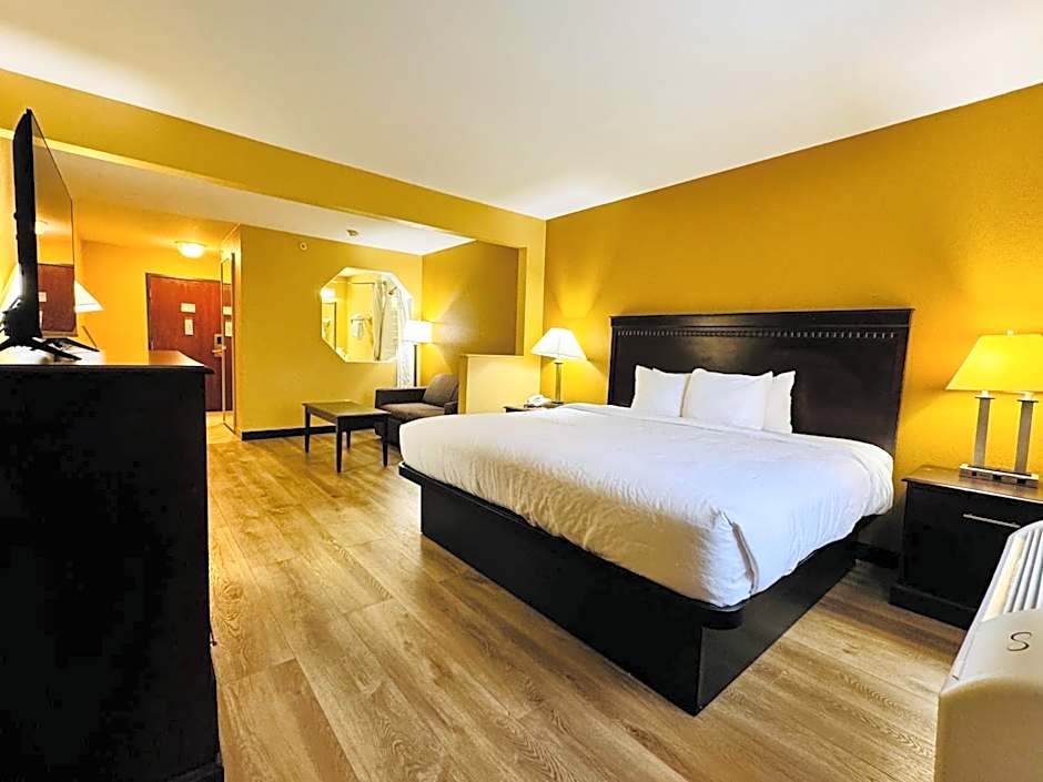 Econo Lodge Inn & Suites Monroe