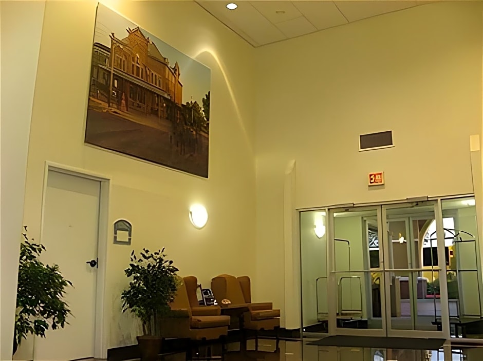 Holiday Inn Express Hotel & Suites Columbus By IHG