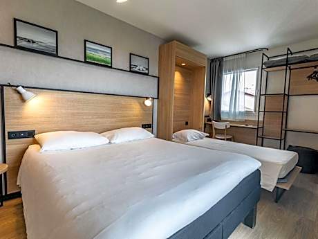 Standard Room with One Double Bed and One Single Bed