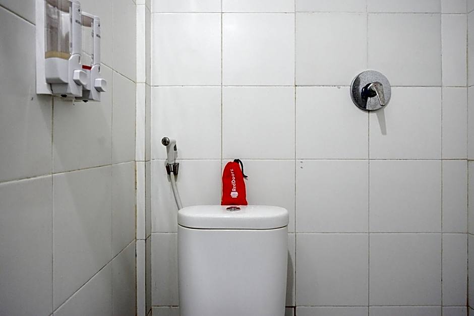 RedDoorz @ Hotel Grand Aulia Majene