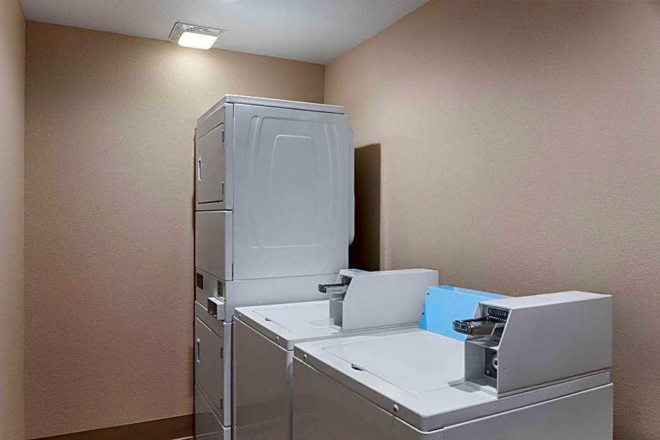 Super 8 by Wyndham Fallon