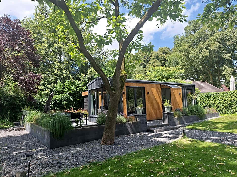 B&B Vierlingsbeek, Appartement Onder één dak en tuin-chalet