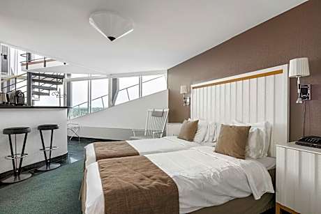 Suite with King Bed - Top Floor/Non-Smoking