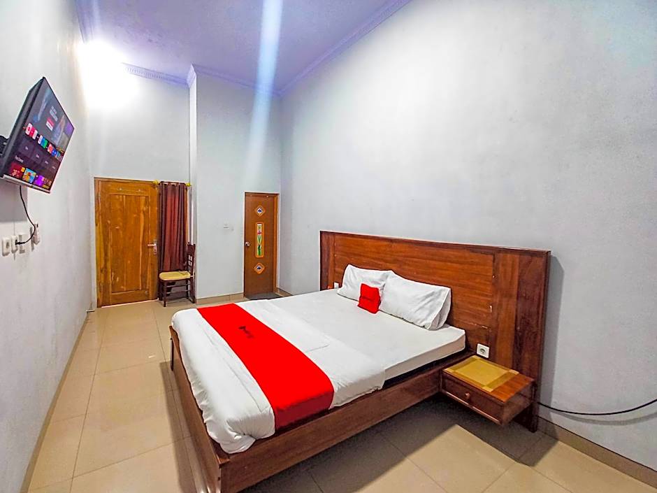 RedDoorz Plus Syariah at Umyas Hotel near Terminal Anjuk Ladang Nganjuk