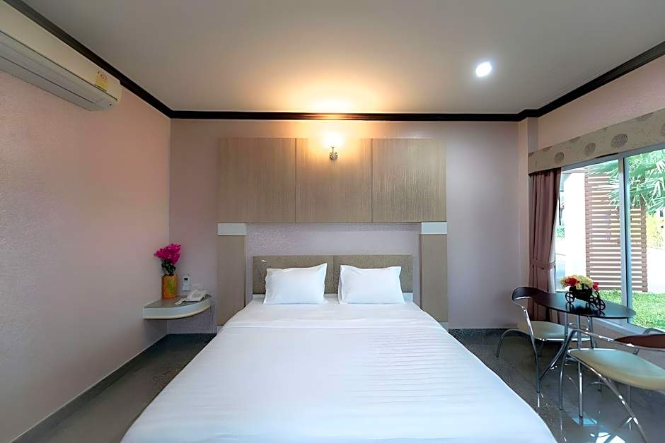 Martina Hotel Surin