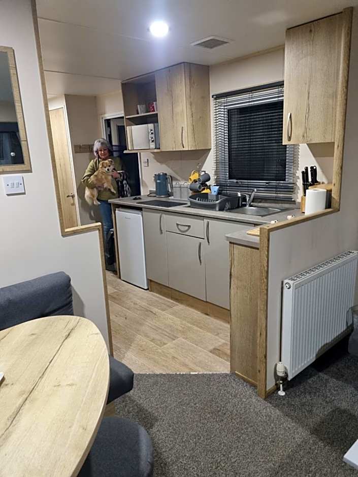 Luxury caravan and Tattershall lakes with private hot tub and WiFi