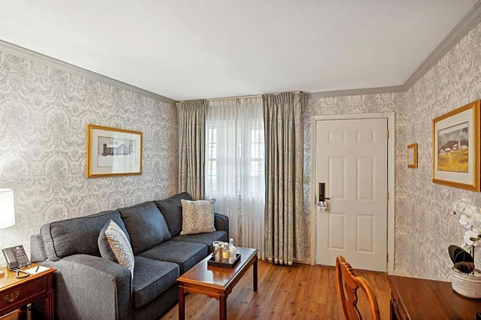 Avon Old Farms Hotel