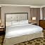 Hilton Niagara Falls-Fallsview Hotel - Suites
