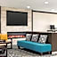 La Quinta Inn & Suites by Wyndham Peru Starved Rock St Park 