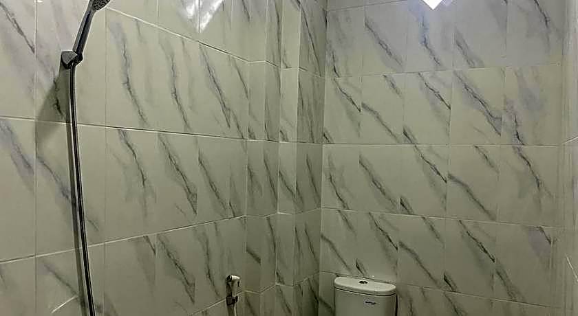 RedDoorz Syariah near Stasiun Madiun 2