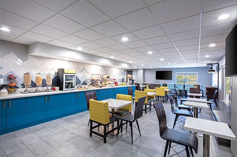 La Quinta Inn & Suites by Wyndham Lexington Park