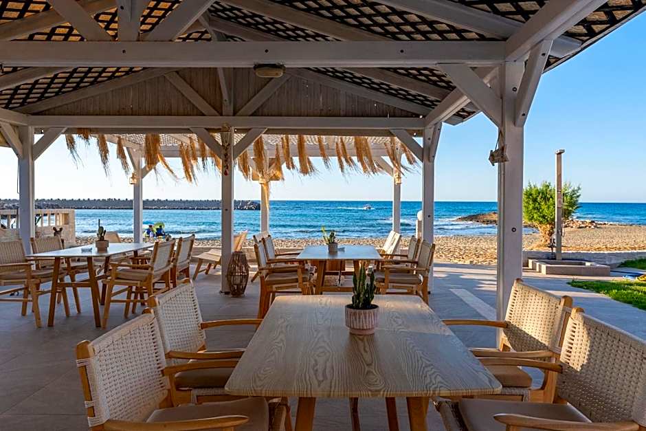 Silver Sun Studios & Apartments