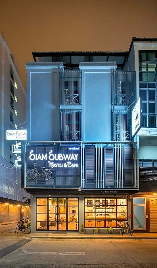 Siam Subway Hostel and Cafe