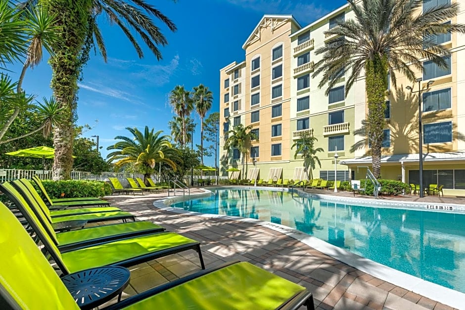 Comfort Suites Maingate East
