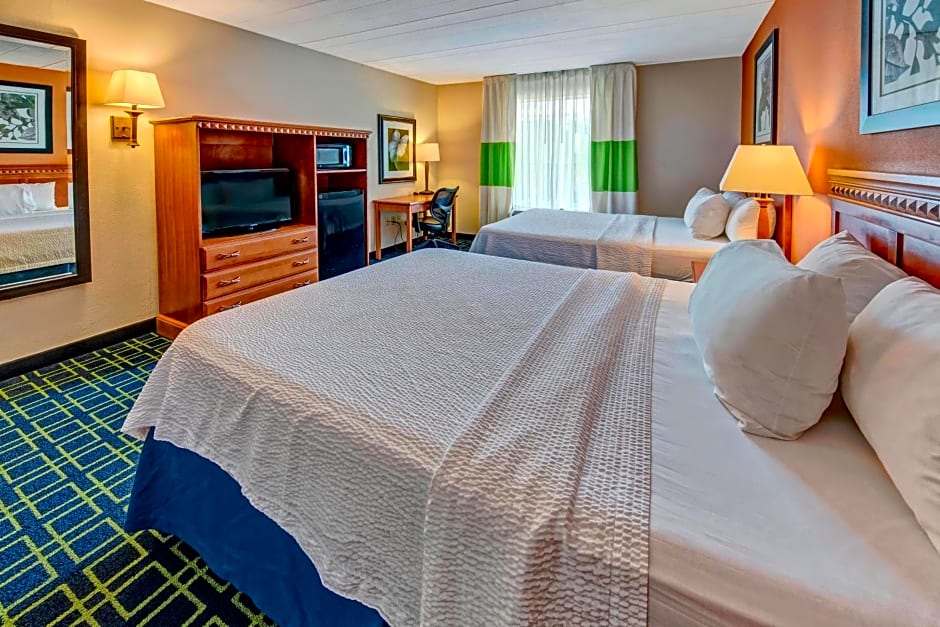 Stones River Inn & Suites