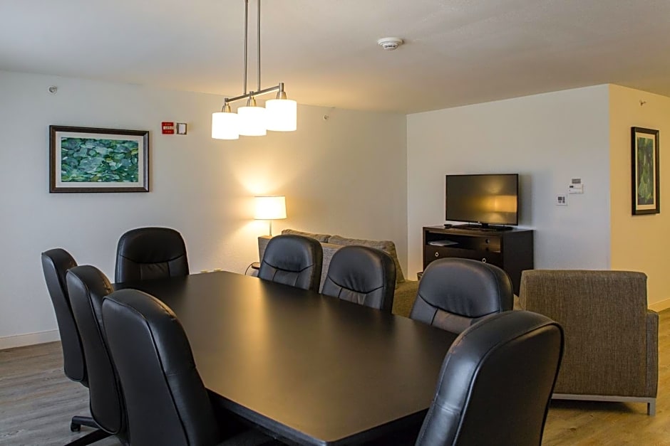 Holiday Inn Hotel & Suites Bloomington Airport By IHG